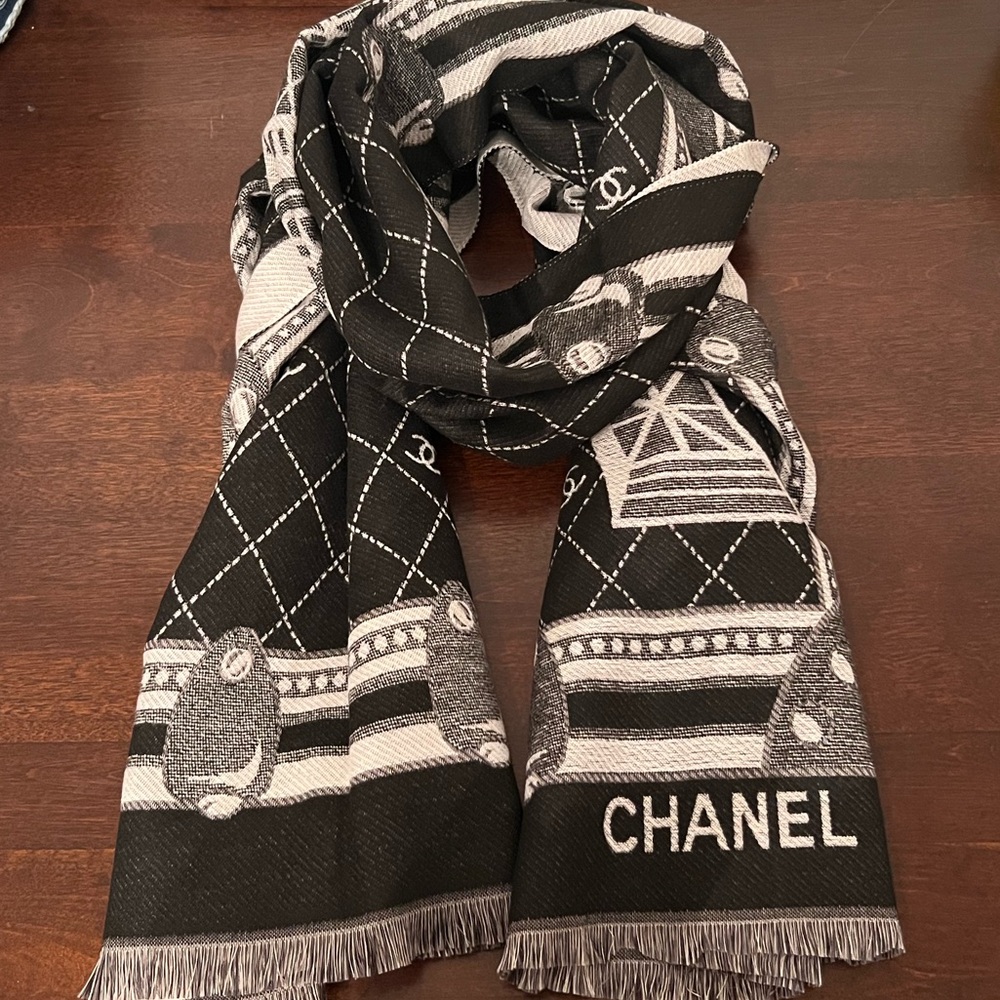CHANEL Eiffel Tower print Scarf